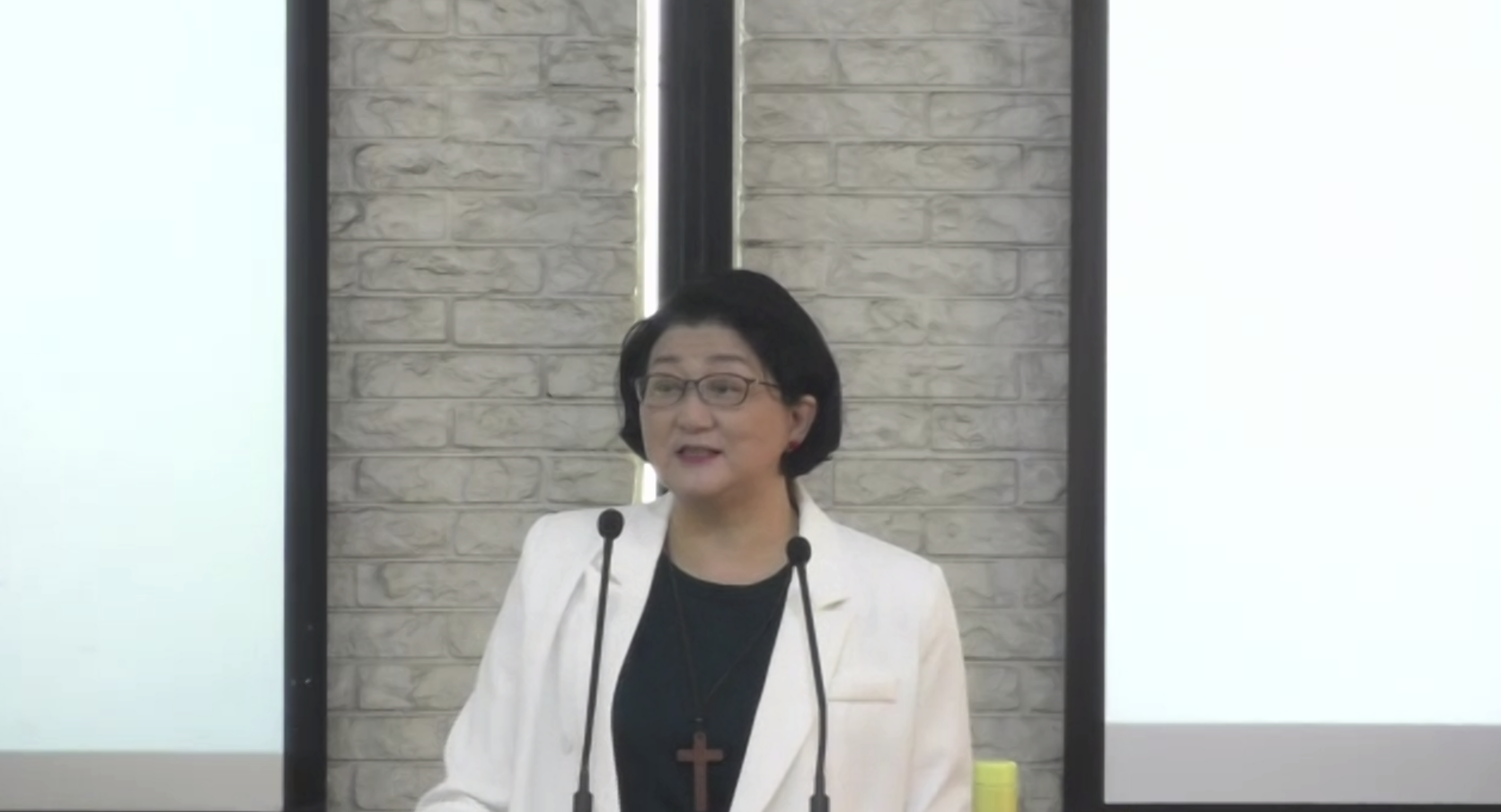 中華民國婦女聯合會主任委員雷倩談「21Century新世局的金融挑戰」。